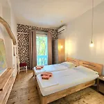 Albanian Art In Tirana's Heart Appartement
