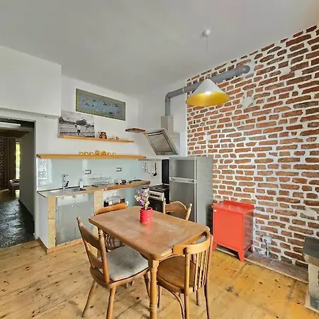 Albanian Art In Tirana's Heart 地拉那