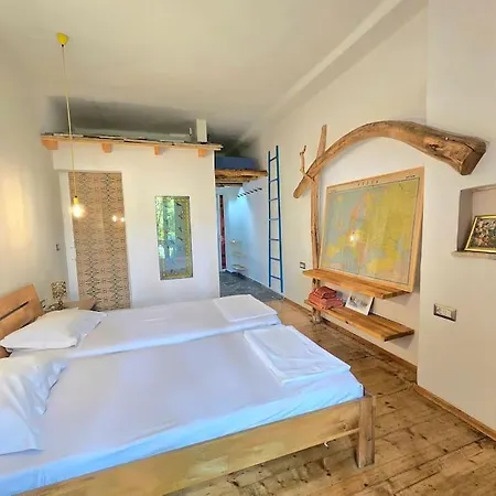 Albanian Art In Tirana's Heart Apartamento *