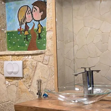 Albanian Art In Tirana's Heart * Тирана