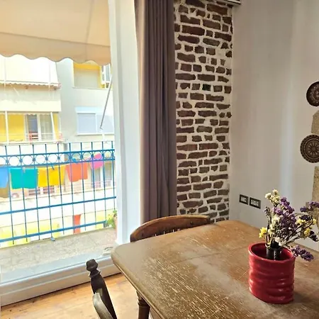 Albanian Art In Tirana's Heart Apartment *