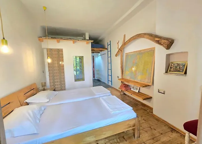 Albanian Art In Tirana's Heart Apartment *